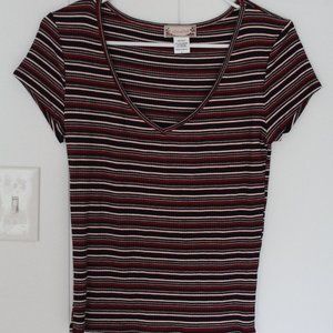 Fitted V-neck Tee